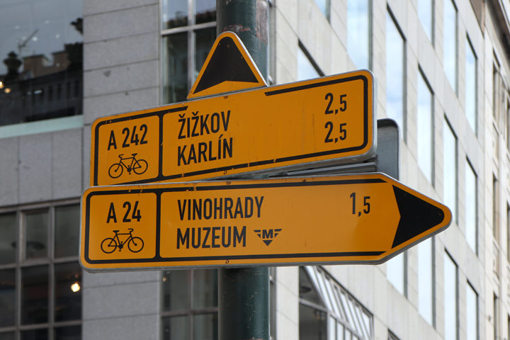 prague cycle route signs
