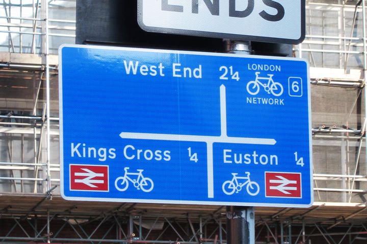london cycle route sign in miles